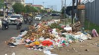 Petugas Kebersihan di Jambi Mogok Kerja, Jalanan Kota Berubah Jadi Penuh Sampah