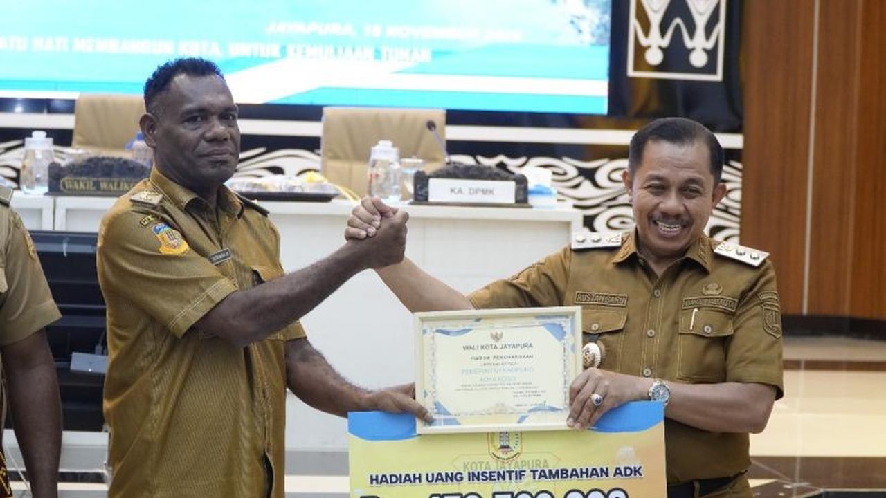 Pemkot Jayapura Beri Penghargaan Lima Kampung Berkinerja Terbaik, Ini Rinciannya