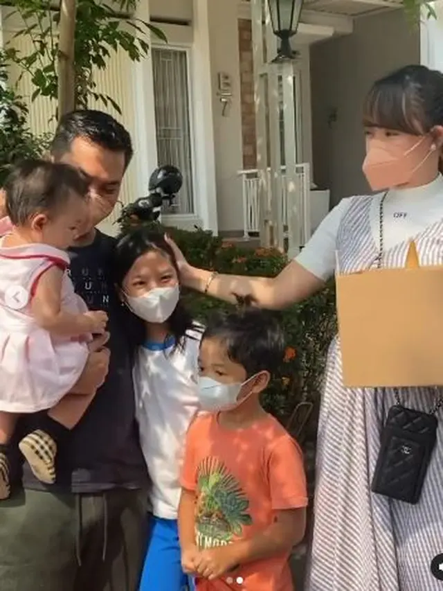 6 Momen Zaskia Gotik Beri Kejutan Ulang Tahun Anak Sambung, Bikin Netizen Salah Fokus