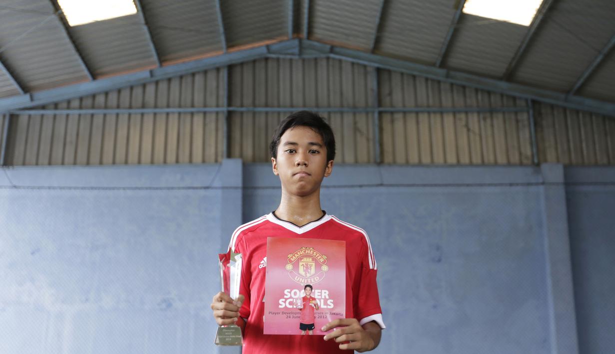 Kini Ibrahim Zikri menjadi calon penerus pengibar merah putih di stadion kebanggaan Manchester United, Old Trafford. (Bola.com/Vitalis Yogi Trisna)