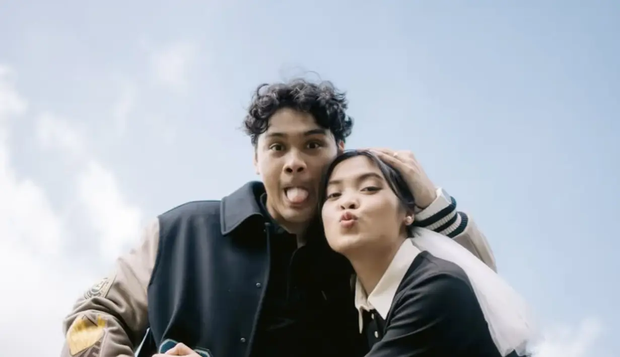 Tentunya, dengan konsep sederhana ini, bisa jadi inspirasi foto prewed bersama pasangan.