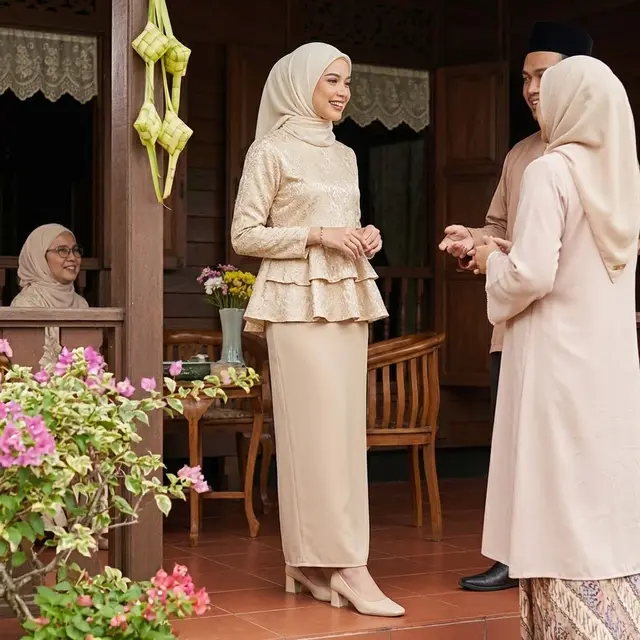 Set Rok Span dan Blouse Peplum (Gemini AI)