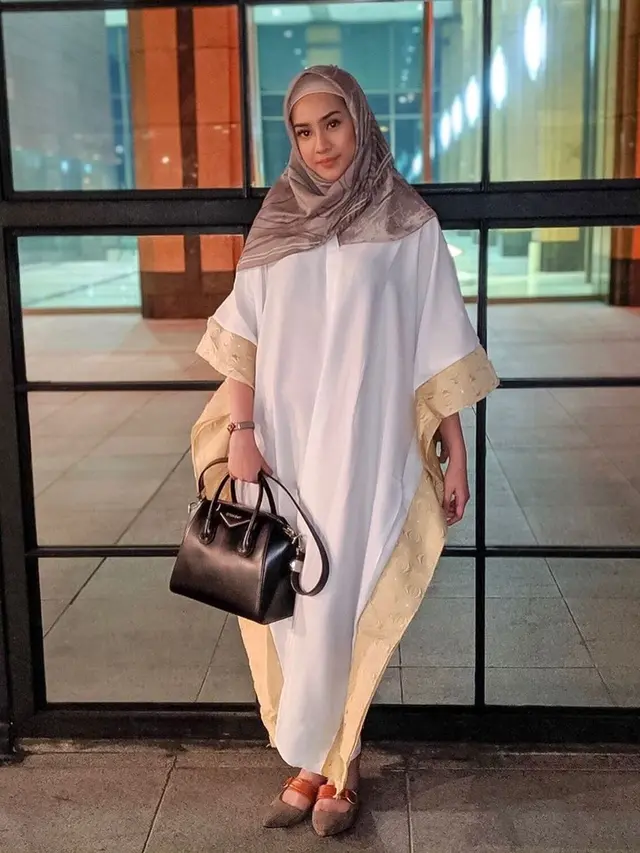 Potret Anya Geraldine Dalam Balutan Hijab (sumber: instagram/anyageraldine)
