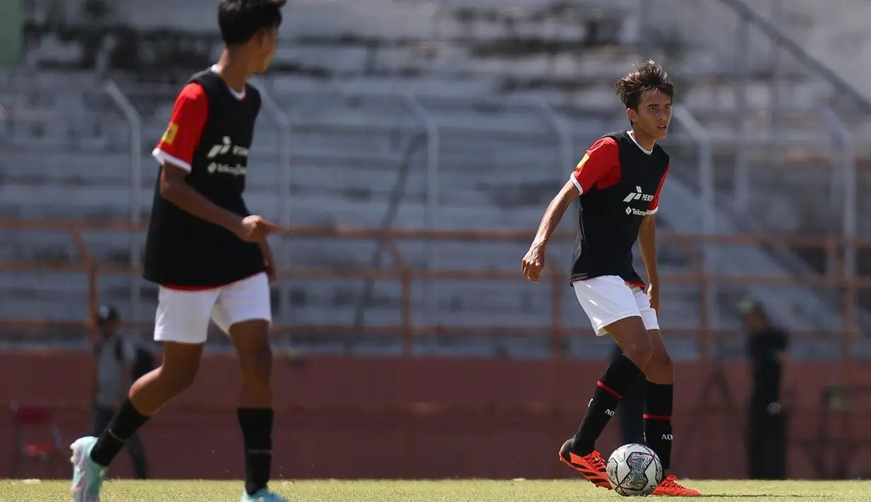 Aksi Lionel langsung menjadi sorotan. Terlebih, publik juga sudah mengetahui jika sebelumnya, dia menimba ilmu di akademi Eropa. [Instagram/lionel.sinathrya]