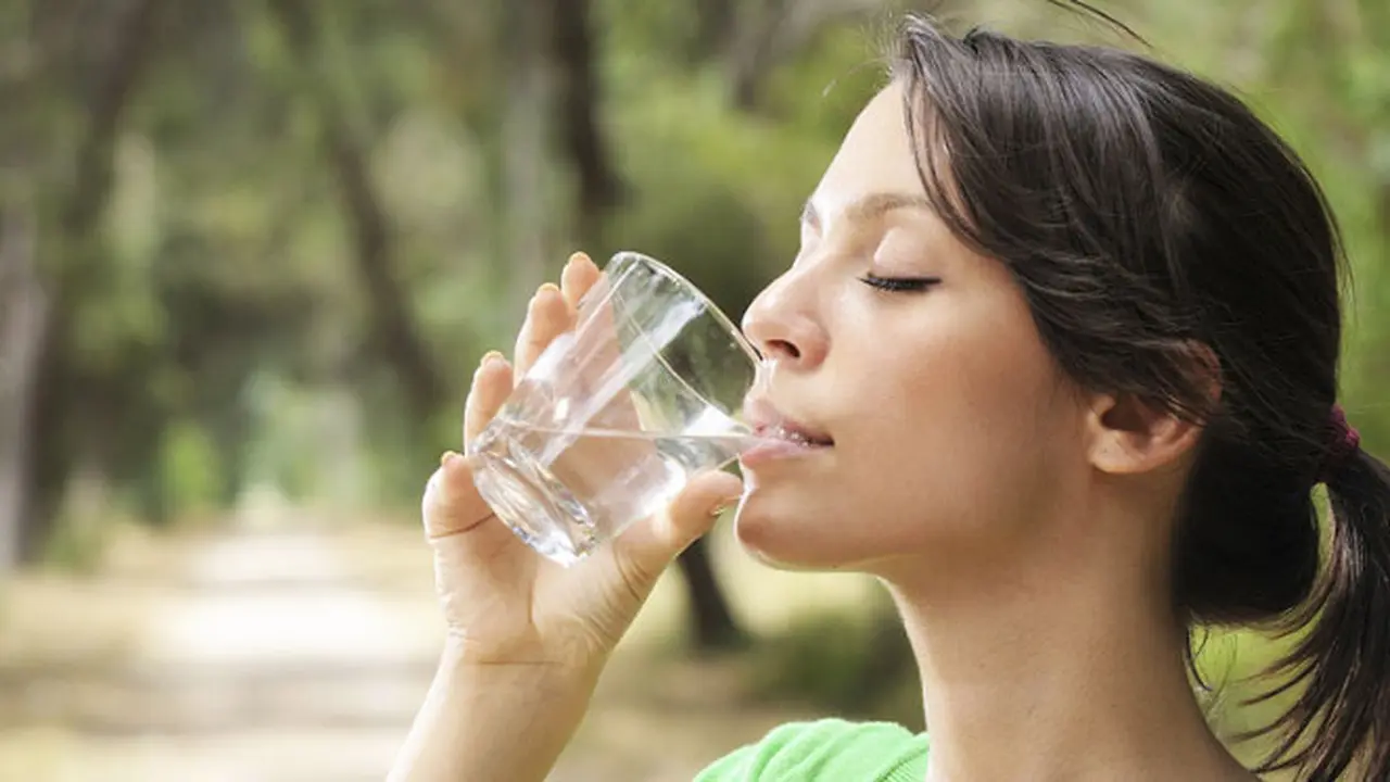 minum-air-putih-131010b.jpg