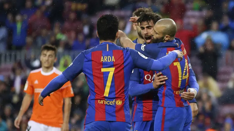 Para pemain Barcelona merayakan gol Andre Gomes ke gawang Osasuna (AP Photo/Manu Fernandez)