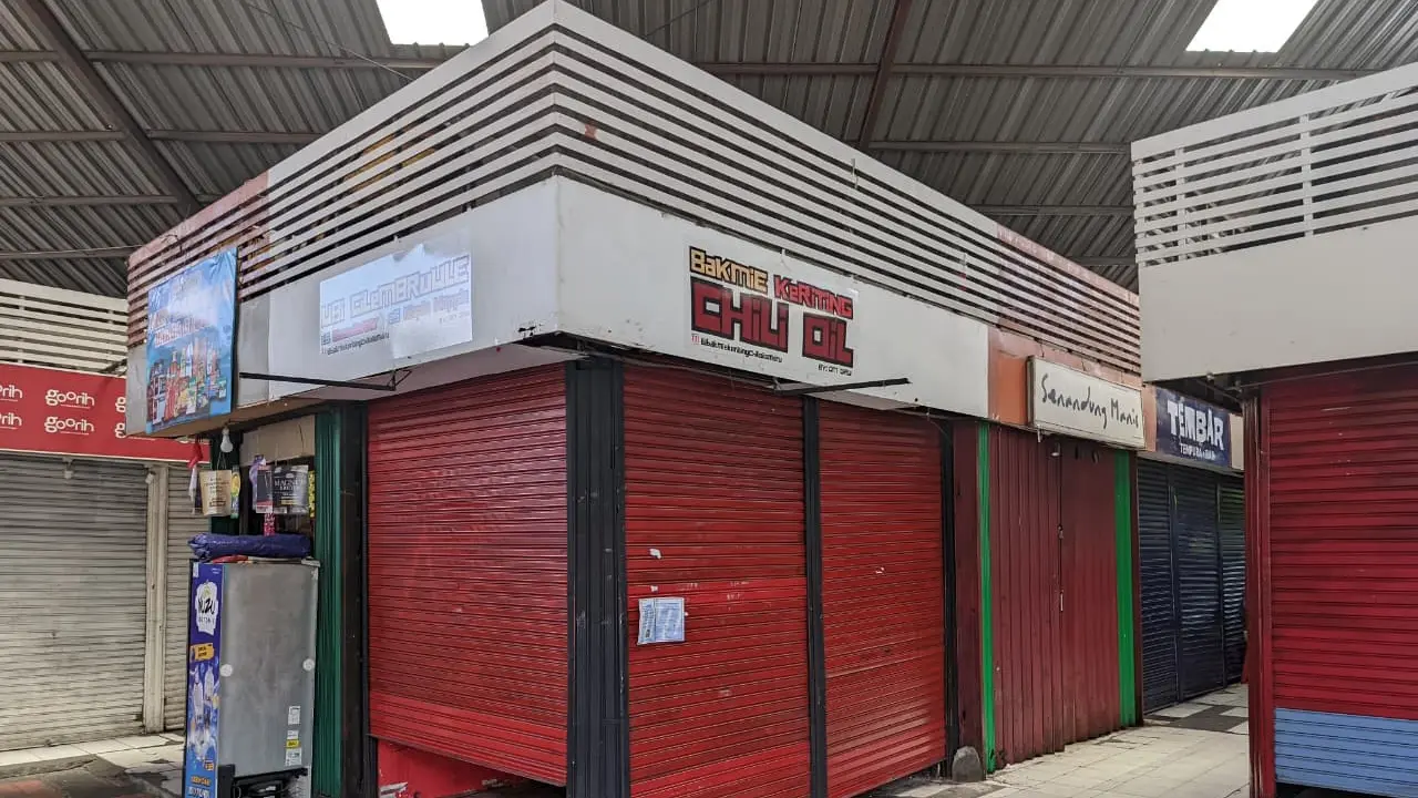 Potret sepinya tenant-tenant yang berada pada Plaza 2 Blok M