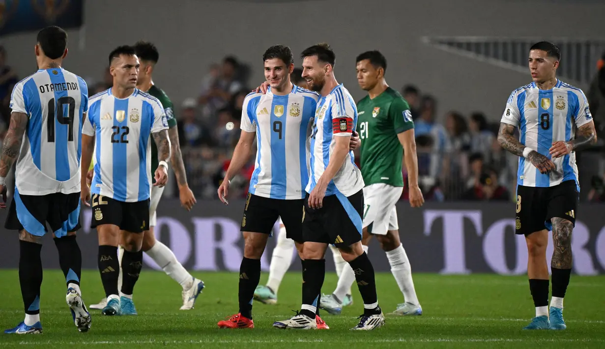 Kemenangan atas Bolivia membuat Argentina kian kokoh di puncak klasemen sementara dengan 22 poin dari 10 pertandingan. (Luis ROBAYO/AFP)
