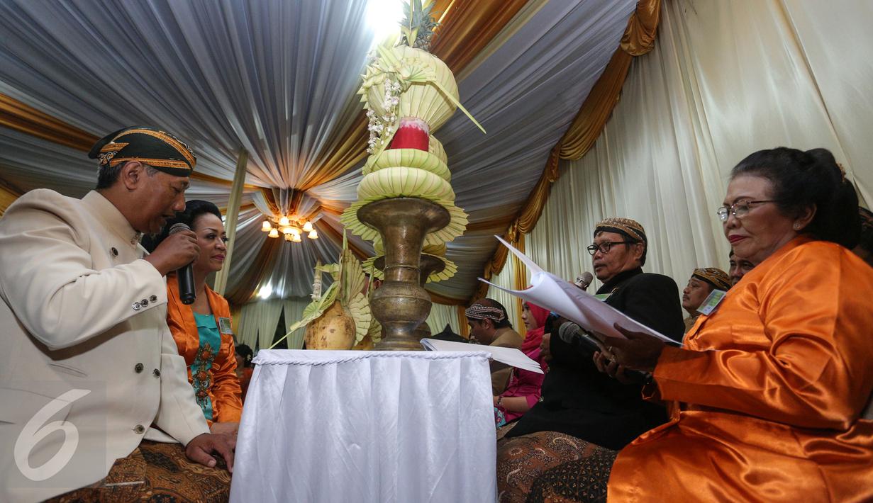 Prosesi Midodareni Gibran Rakabuming putra sulung Presiden Joko Widodo di kediaman calon mempelai wanita, Selvi Ananda Putri, Solo, Rabu (10/6/2015). (Liputan6.com/Faizal Fanani) 