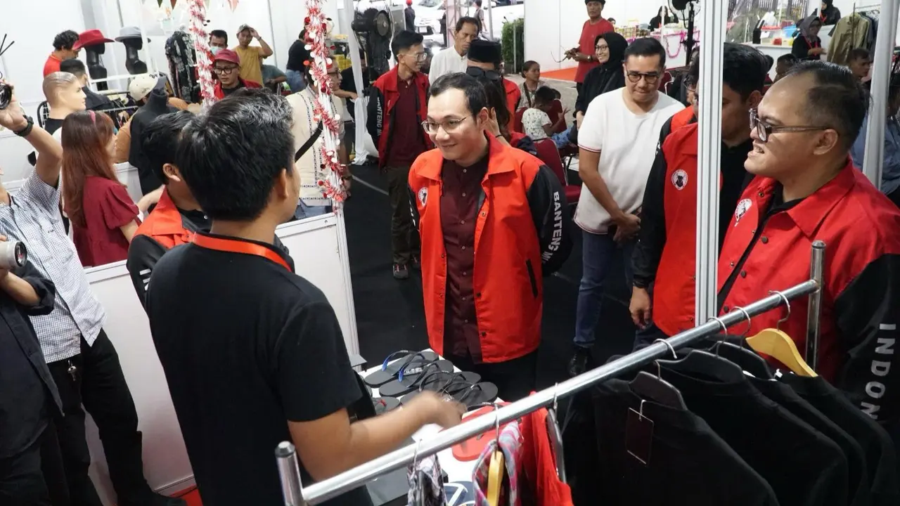 Organisasi sayap Partai Demokrasi Indonesia Perjuangan (PDIP), Banteng Muda Indonesia (BMI), menggelar pasar murah bertajuk "Bersuka Ria UMKM Fest" yang melibatkan puluhan Usaha Mikro, Kecil, dan Menengah (UMKM) binaan organisasinya.
