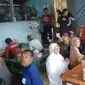 Di Madiun, tim Ditraktir Indosiar singgah di Warung Ibu Ikak.