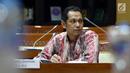 Capim KPK Nurul Ghufron menyampaikan pendapatnya saat mengikuti uji kelayakan dan kepatutan (fit and proper test) dengan Komisi III DPR di Kompleks Parlemen, Jakarta, Rabu (11/9/2019). Menurut Ghufron, penghentian penyidikan merupakan hal alami dalam lembaga penegak hukum. (Liputan6.com/JohanTallo)