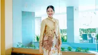 Tampilan Anggun Kahiyang Ayu Sambut Liburan, Padukan Dress Batik dengan Heels dari Brand Mewah Spanyol