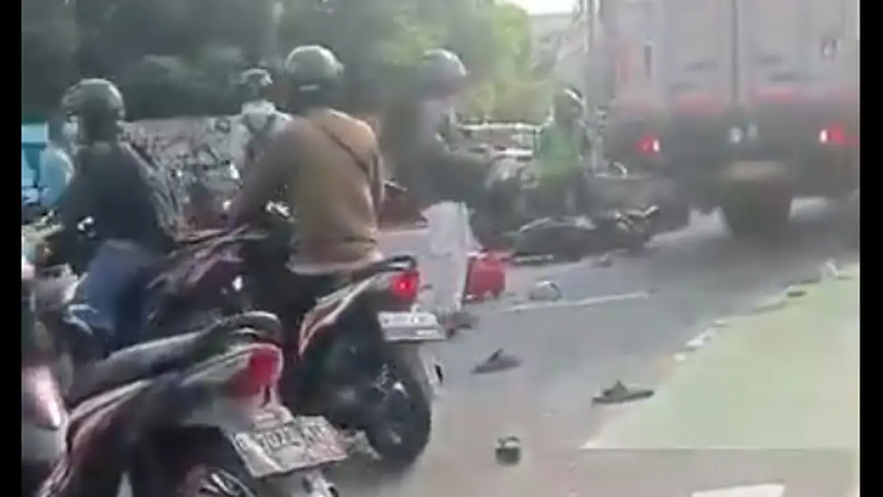 Kecelakaan maut di Bekasi, sopir mobil truk wing boks yang diduga menjadi penyebab kecelakaan maut di depan Universitas Islam 45 (UNISMA) Bekasi, Jalan Cut Mutia, Margahayu, Kota Bekasi. (Istimewa)