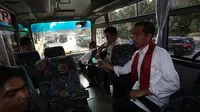 ke Rumah Transisi, Jokowi Numpang Bus Enjoy Jakarta 