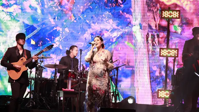 [Fimela] Raisa di Konser Fermata