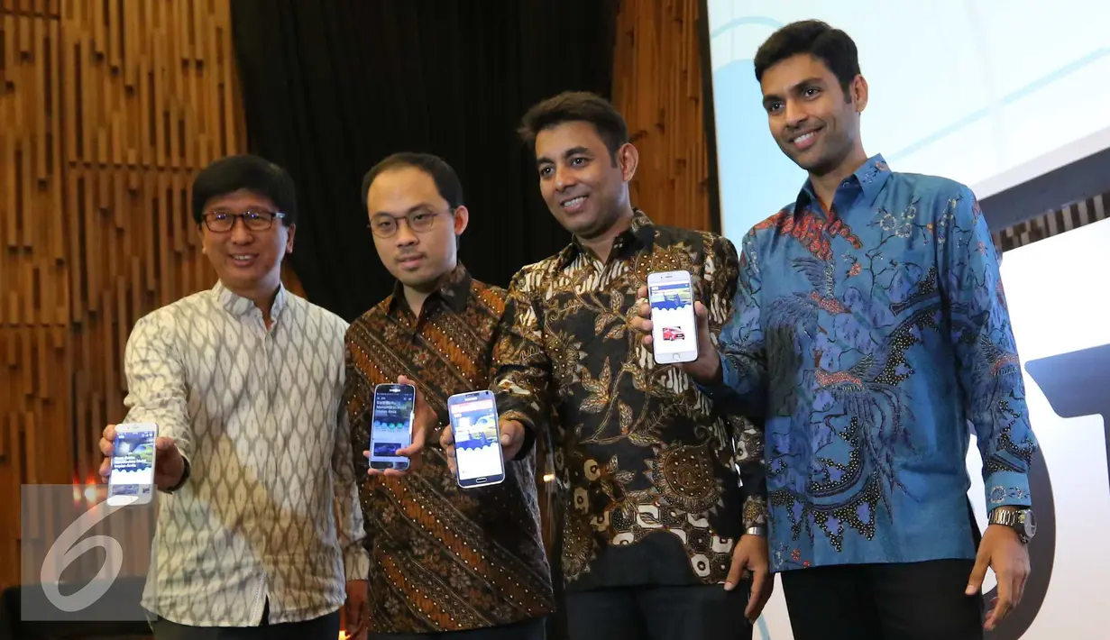 Ki-ka: COO PT Elang Mahkota Teknologi (Emtek) Sutanto Hartanto, CEO PT Kreatif Media Karya (KMK Online) Adi Sariaatmadja, CEO Girnar Soft Amit Jain dan CEO Oto.com Mohit Yadav saat peluncuran Oto.com di Jakarta, Rabu (28/9).(Liputan6.com/Angga Yuniar)