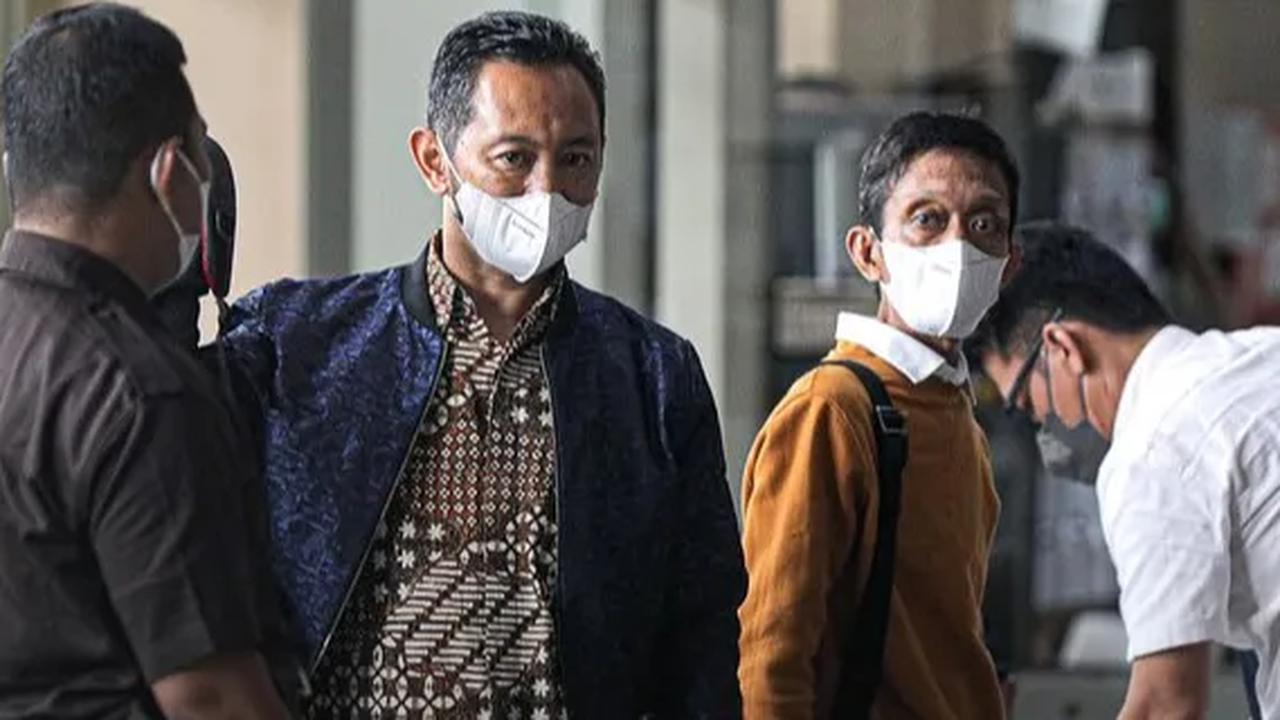 Salah satunya yakni pembelian berlian senilai Rp652 juta, pembelian polis asuransi senilai Rp1 miliar dan pembelian rumah di wilayah Pejaten, Jaksel senilai Rp20 miliar.