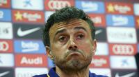 Pelatih Barcelona, Luis Enrique, menilai Real Madrid terlalu cepat menyerah pada laga El Clasico yang berlangsung di Estadio Santiago Bernabeu, Minggu (22/11/2015) dini hari WIB. (Reuters/Juan Medina)
