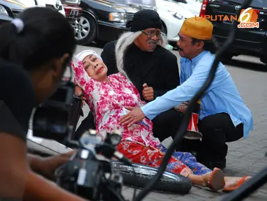 Dunia komedi Tanah Air kembali berduka. Setelah kepergian Olga Syahputra, kini komedian Betawi Nuri Sarinuri atau yang akrab disapa Mpok Nori meninggal dunia, Jakarta, Jumat (3/4/2015). (Liputan6.com/Faisal R Syam)