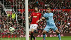 Sergio Aguero (kanan)  sukses membobol gawang David de Gea (Reuters / Jason Cairnduff )