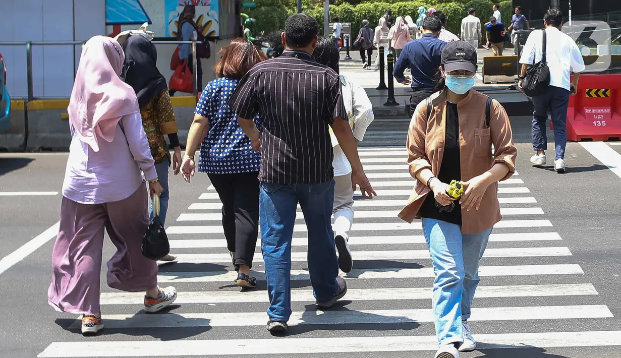 <p>BMKG, melalui akun Instagramnya, mengungkap cuaca di Jabodetabek dalam beberapa hari ke depan didominasi kondisi cerah berawan. (Liputan6.com/Herman Zakharia)</p>