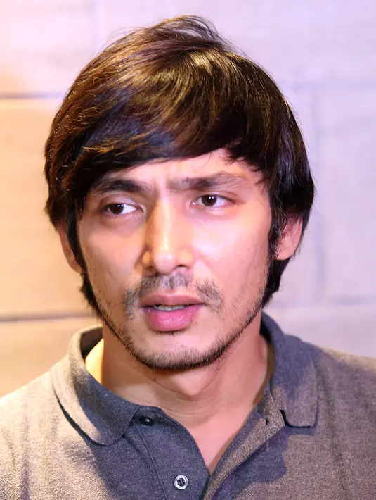 Ditemui di Grand Indonesia, Jakarta Pusat, Selasa (26/12/2015), aktor tampan ini mengaku senang film ‘Negeri Van Oranje’ dapat dihargai dan banyak peminatnya. Meski rekan-rekannya yang lain sudah libur. (Deki Prayoga/Bintang.com)