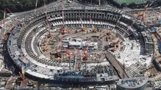 Foto udara menunjukkan pembangunan Stadion Nasional Jepang untuk upacara pembukaan dan penutupan Olimpiade 2020 di Tokyo pada 26 September 2017. Pembangunan stadion ini diperkirakan akan berakhir pada bulan Mei 2019. (AFP Photo/Jiji Press/Jepang Out)