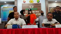 Polisi merilis tersangka kasus dugaan kepemilikan narkotika Karenina di Mapolres Jakarta Selatan