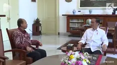 Humas BNPB, Sutopo Purwo Nugroho, mendapat kesempatan bertemu Presiden Jokowi jelang ulang tahunnya. Sutopo mendapat kado spesial foto beserta tanda tangan Jokowi.