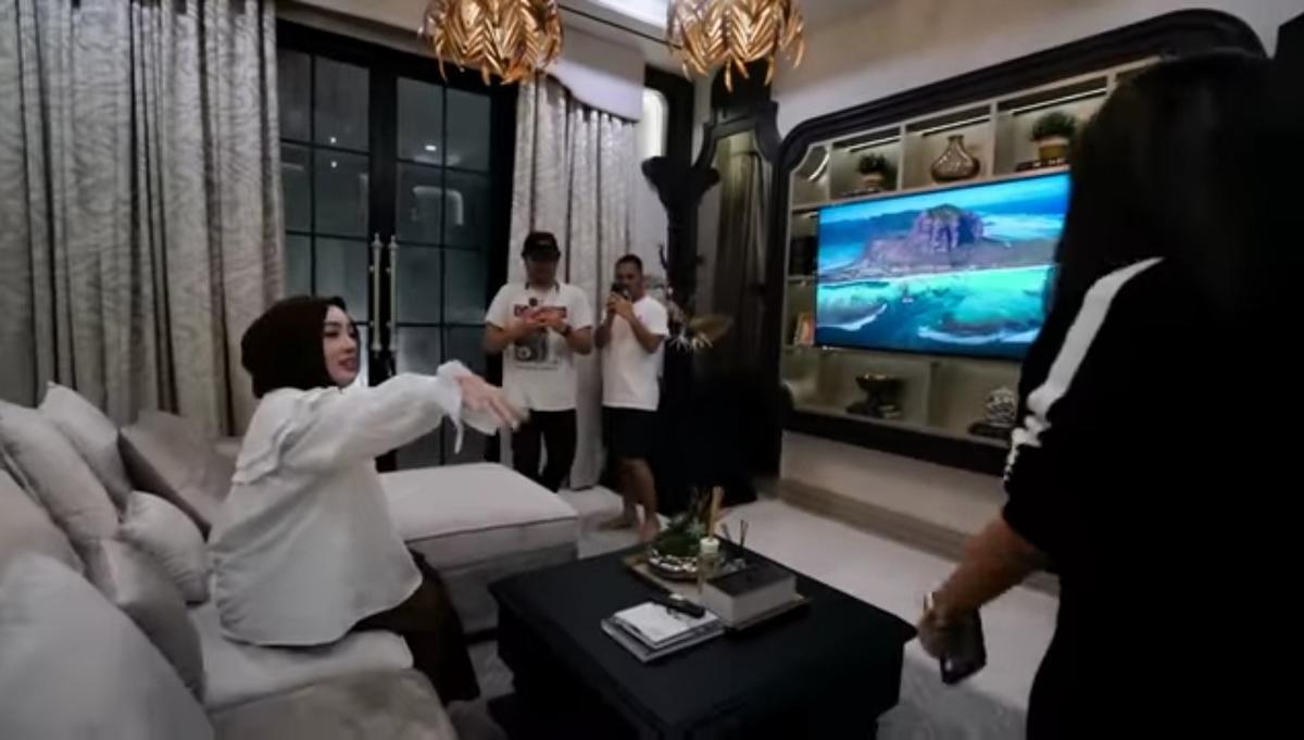 Potret Rumah Baru Shella Saukia yang Sangat Megah Bak Istana, Ada Ruangan Ghibah & Pernah Dikunjungi Nikita Mirzani