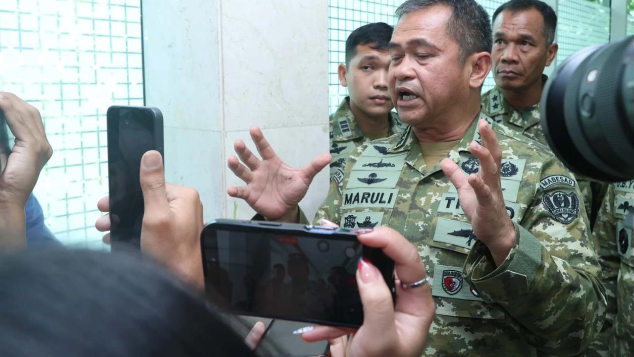 FOTO: Kasad Maruli Bahas Kesiapan Pertahanan Nasional di DPR