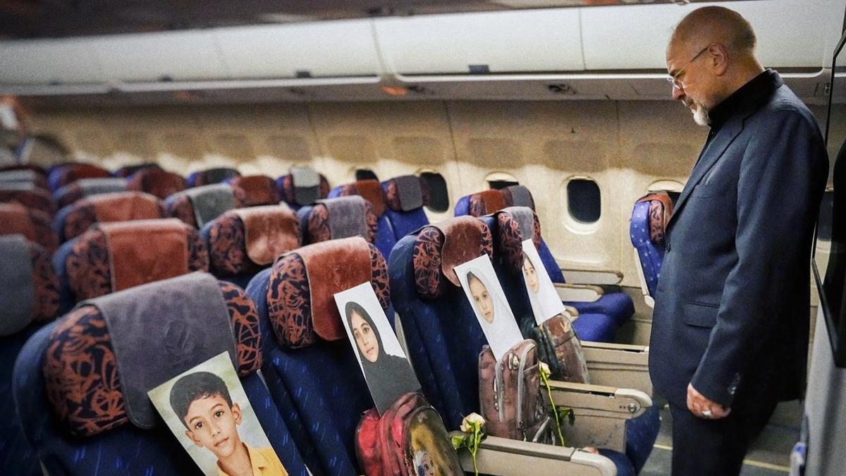 Trump perintahkan blokade Selat Hormuz, Iran balas: TIDAK AKAN TUNDUK. Dampaknya bisa guncang pasokan minyak dunia. #SelatHormuz