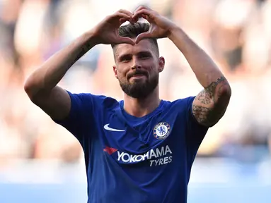 Striker Chelsea, Olivier Giroud berselebrasi usai mencetak gol ke gawang Liverpool pada pertandingan lanjutan Liga Inggris di Stamford Bridge di London (6/5). Chelsea menang tipis atas Liverpool 1-0 berkat gol Giroud. (AFP Photo/Glyn Kirk)