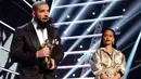 "Rihanna tahu bahwa Drake adalah seorang playboy da ia tak terkejut jika Drake miliki anak dari wanita yang tak terlalu ia kenal," ujar sumber. (AOL)