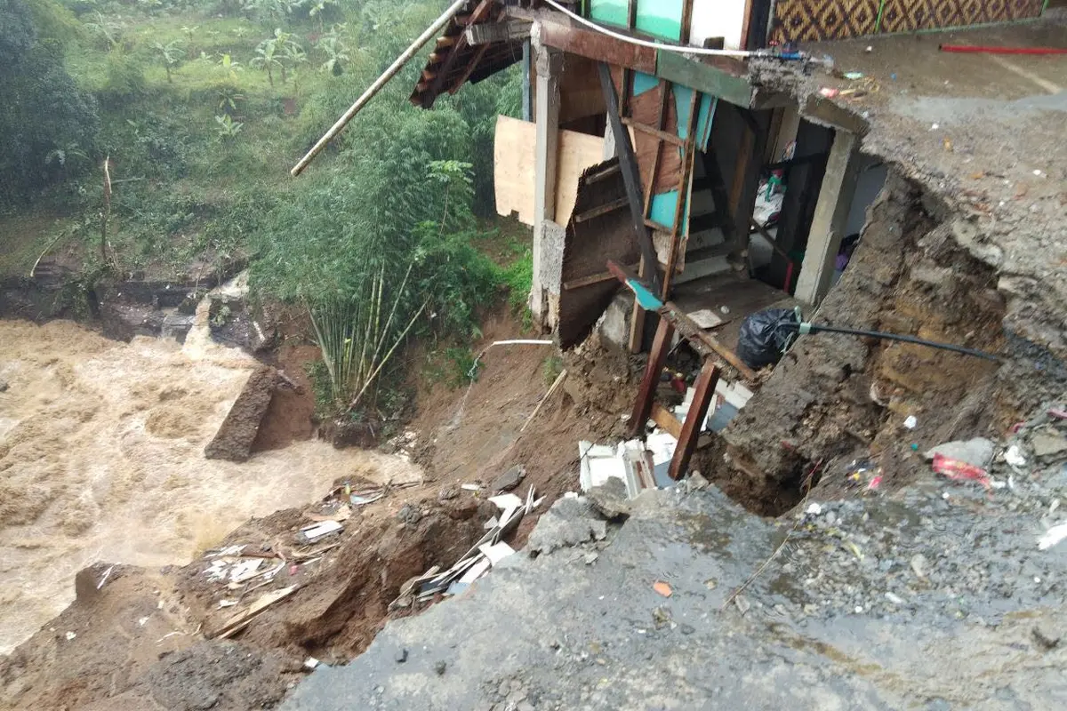 Lonsor Tutup Jalur Puncak, Bogor (Dok. Istimewa)