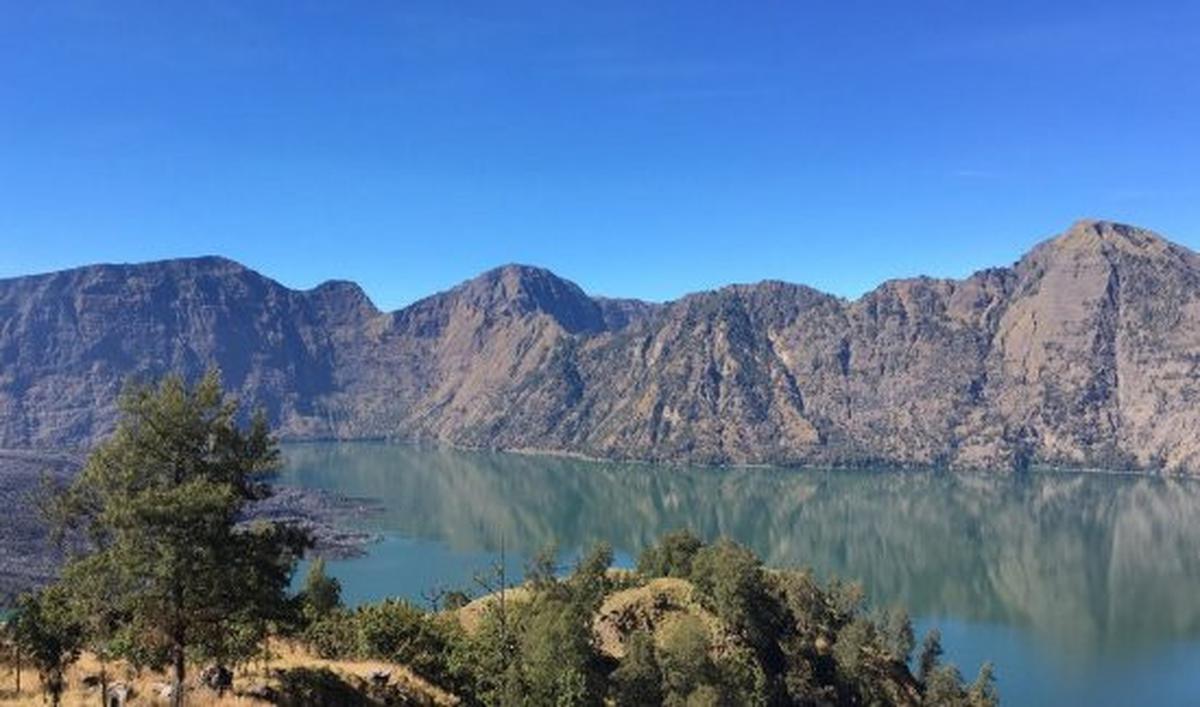 Tempat Wisata Ikonik di Lombok Timur, Dari Pantai Merah Muda hingga Danau Misterius di Dekat Rinjani