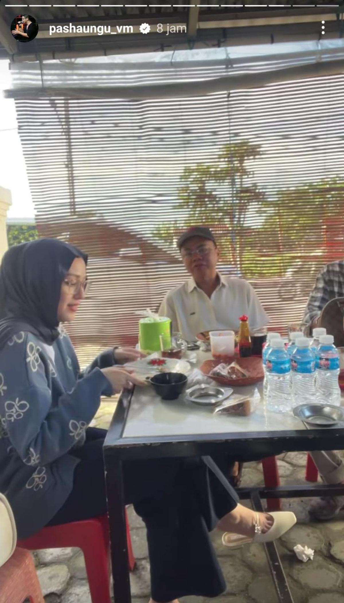 Potret Pasha dan Istri yang Baru Bisa Mudik Lebaran ke Palu