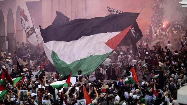 Puluhan ribu orang di Maroko berunjuk rasa untuk mendukung warga Palestina