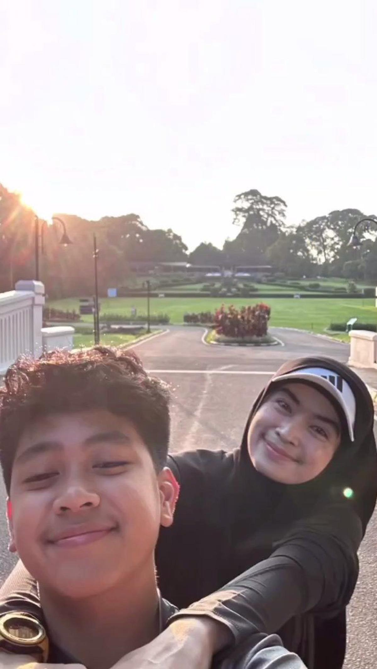 Olahraga Bareng Anak Cowoknya
