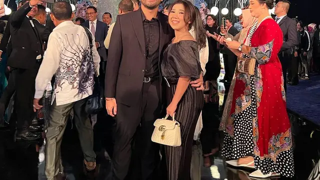 Parade Busana Gelap Pasangan Artis yang Hadir di Resepsi Jessica Mila-Yakub Hasibuan