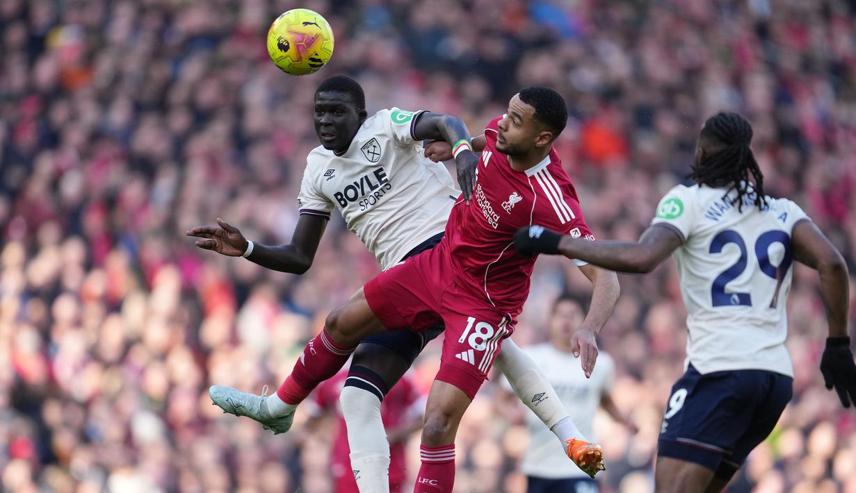 Kemenangan 5-2 Liverpool membawa mereka untuk sementara waktu menggeser posisi Chelsea dari tangga klasemen sementara Liga Inggris 2025/2026. (AP Photo/Jon Super)
