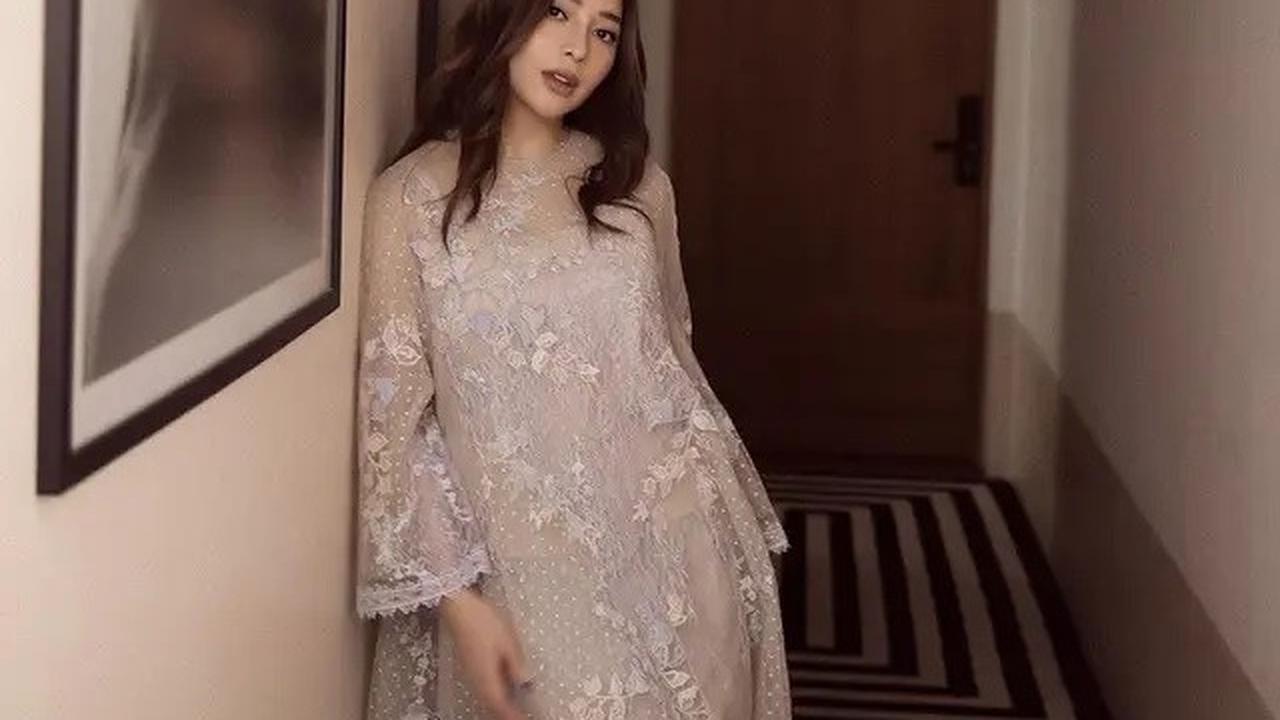 Inspirasi Gamis Lebaran 2025, Dari Plisket Futuristik hingga Renda Feminin