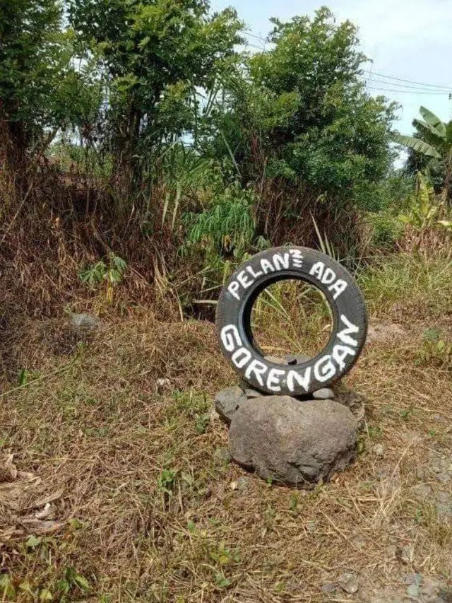 9 Potret Himbauan Pelan-Pelan di Jalan Ini Bikin Geleng Kepala