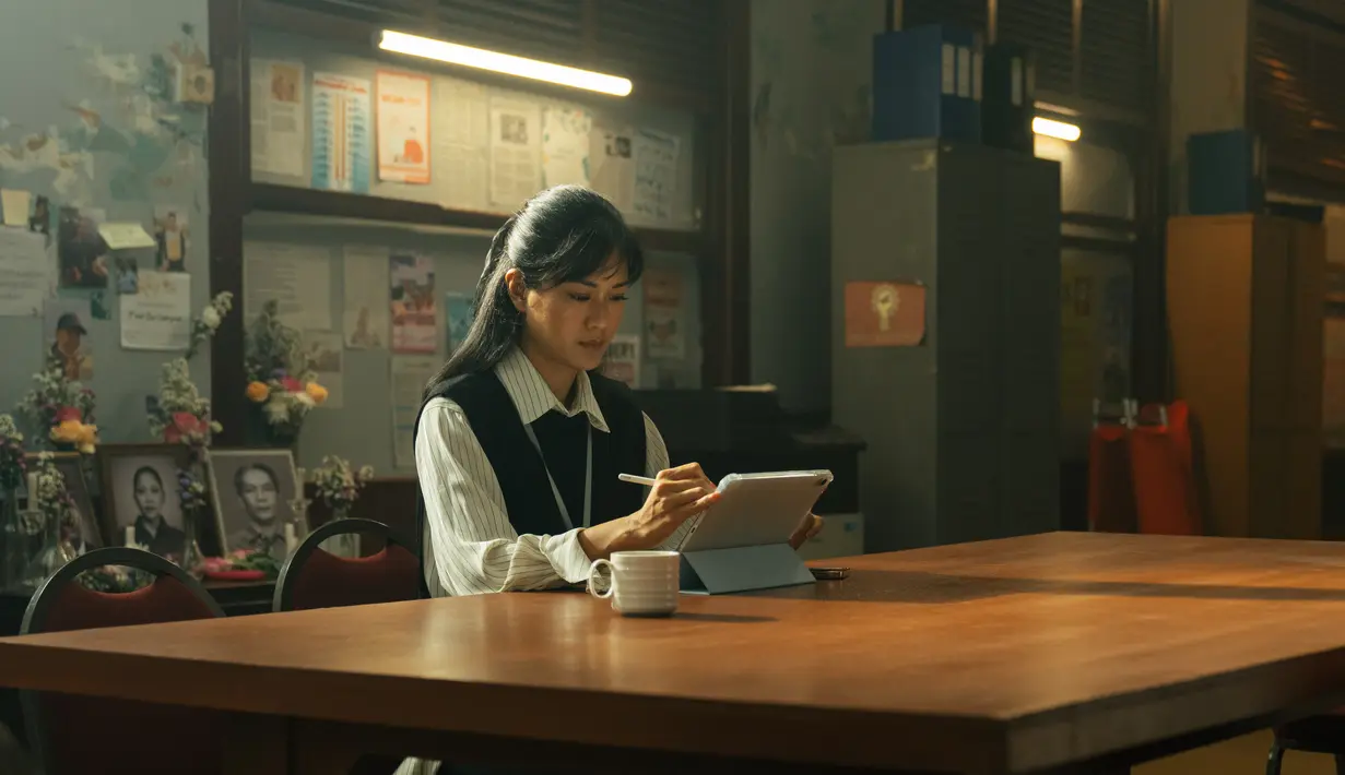 Disutradarai Danial Rifki, Rencana Besar diadaptasi dari novel berjudul sama. Diproduksi oleh Falcon Pictures, serial ini ditulis oleh Danial Rifki dan Titien Wattimena. [Foto: Prime Video]