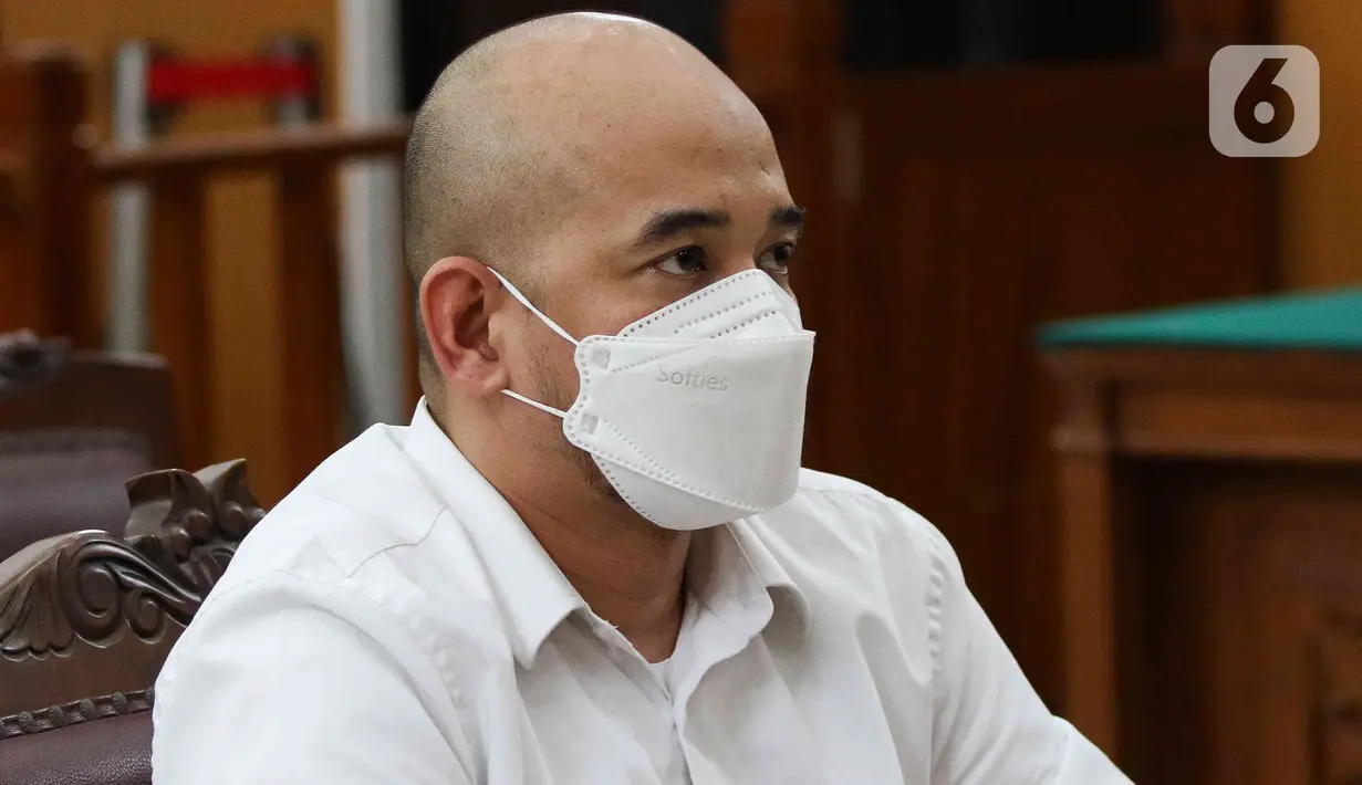 Mantan Kasubbagriksa Baggak Etika Rowabprof Divisi Propam Polri Baiquni Wibowo menjalani sidang pembacaan putusan di PN Jakarta Selatan, Jumat (24/2/2023). Majelis hakim PN Jaksel menilai Baiquni telah terbukti turut serta melakukan obstruction of justice atau perintangan penyidikan terkait penanganan perkara pembunuhan berencana Nofriansyah Yosua Hutabarat alias Brigadir J. (Liputan6.com/Herman Zakharia)