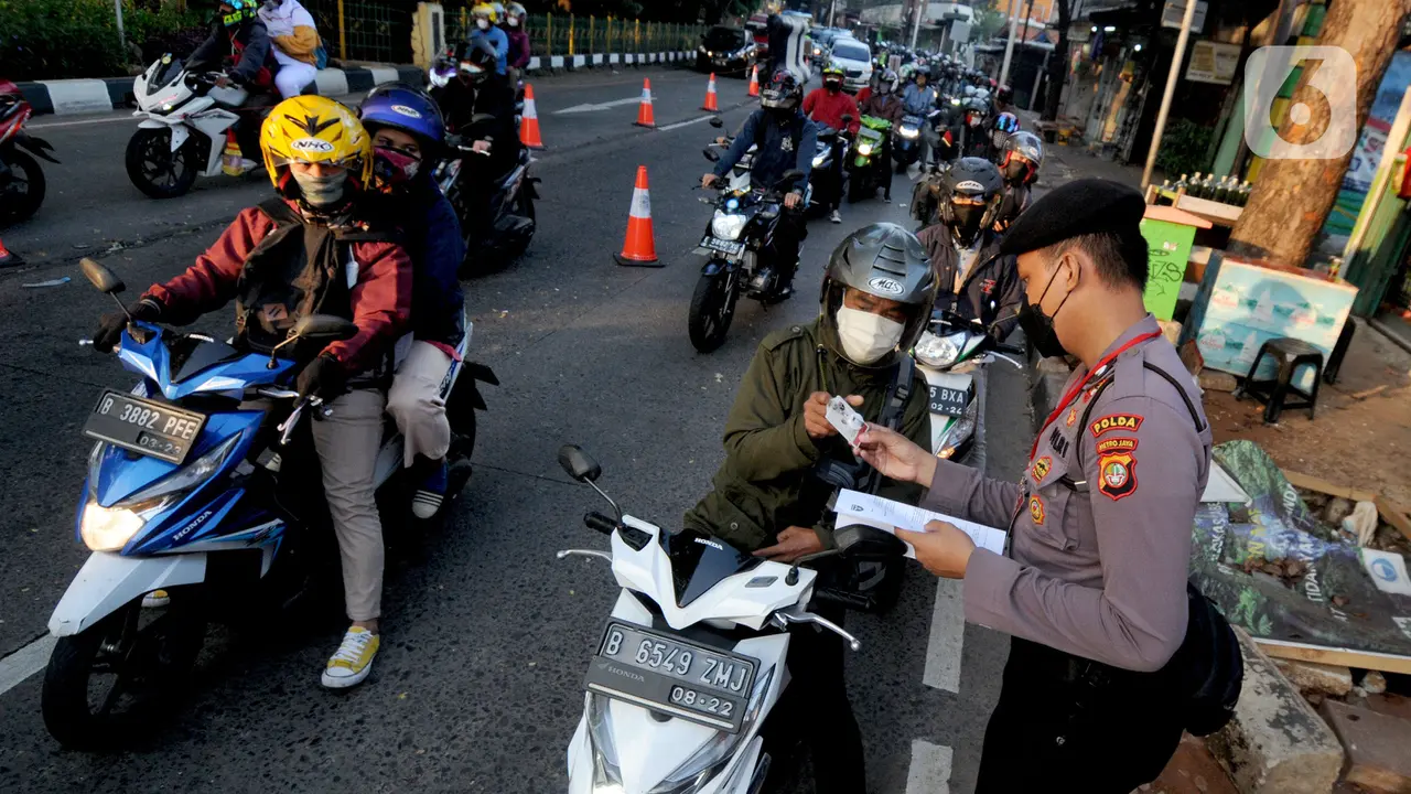 Kanalisasi Arus Lalu Lintas di Pos Penyekatan PPKM Darurat