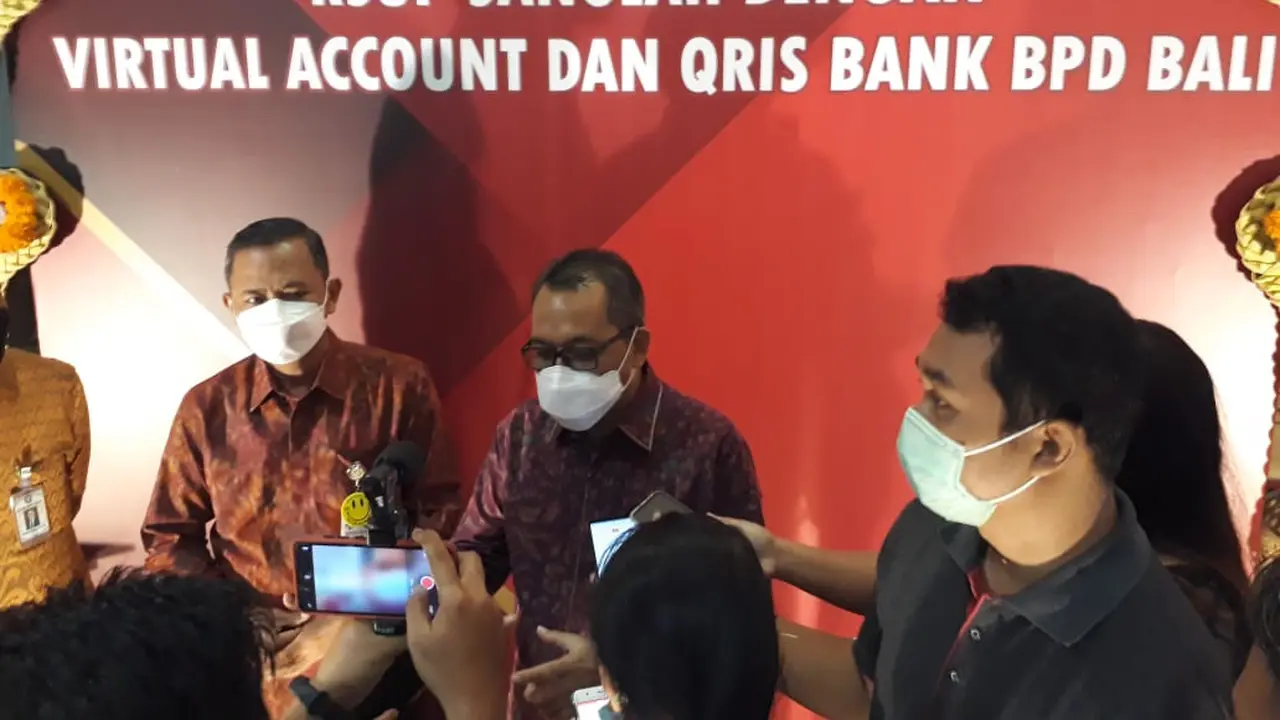 Kepala BI Bali, Trisno Nugroho (memakai kacamata) Resmikan QRIS di RSUP Sanglah