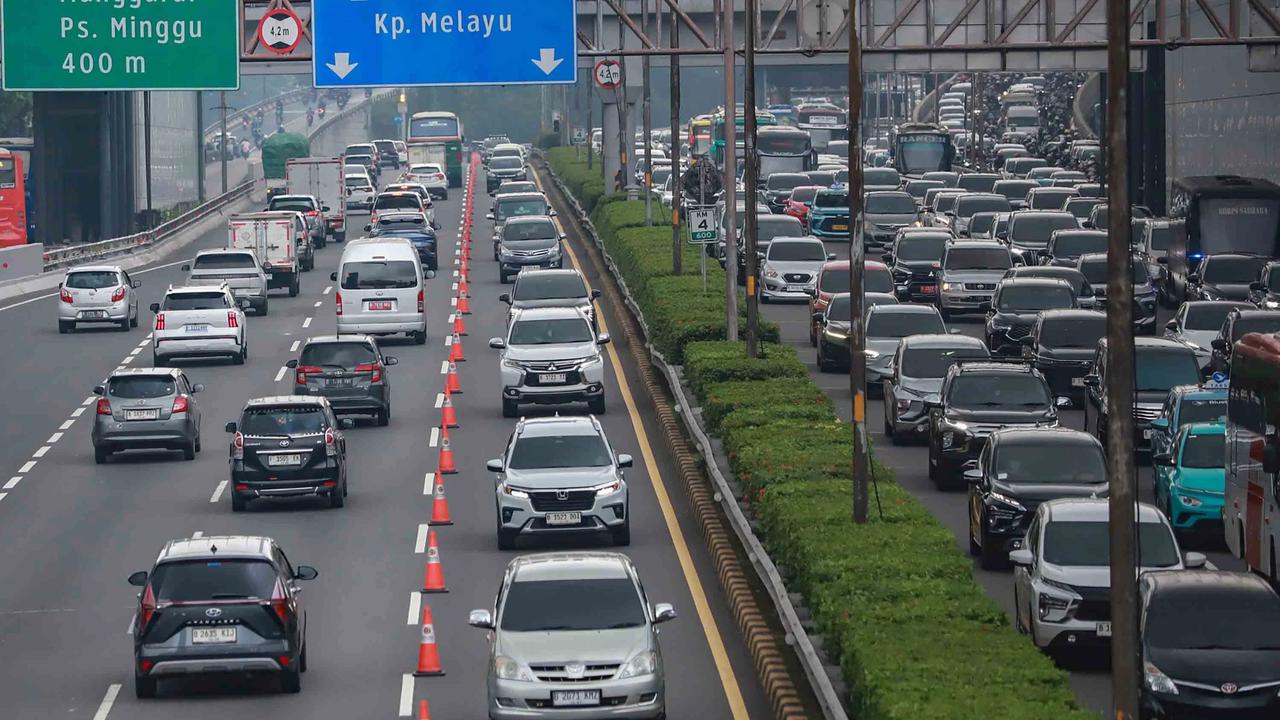 FOTO: Jakarta Kembali Macet di Hari Pertama Kerja dan Sekolah 2026