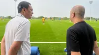 Chief Executive Officer (CEO) PSIS Semarang, Yoyok Sukawi, saat meninjau kesiapan Lapangan Kick Off, POJ City, Semarang untuk alternatif kandang mereka di Liga 1 2024/2025. (DOK PSIS)
